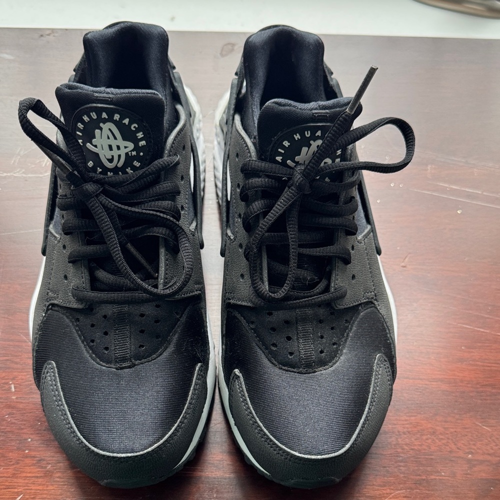 Women’s Nike Air Huaraches - Picture 2 of 8